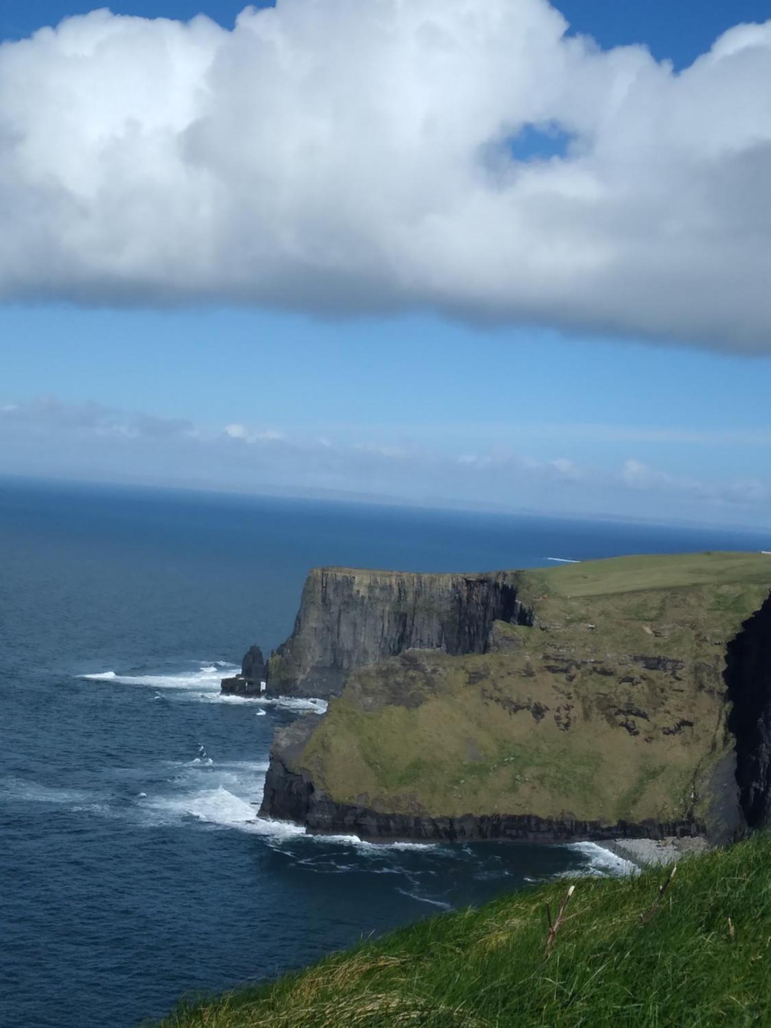 Next Stop Cliffs Of Moher 리스카노 외부 사진